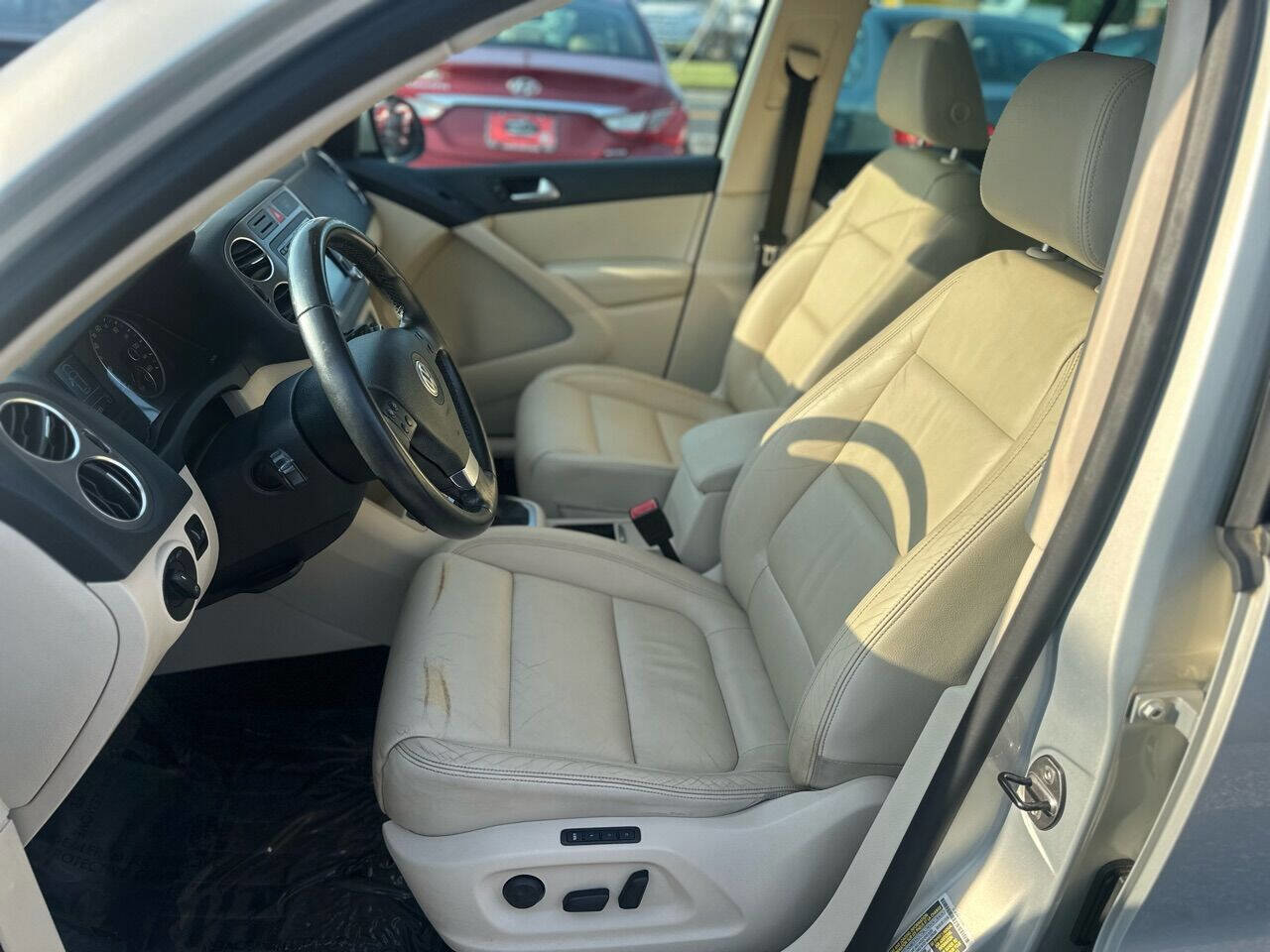 Used 2010 Volkswagen Tiguan Wolfsburg Edition image 10