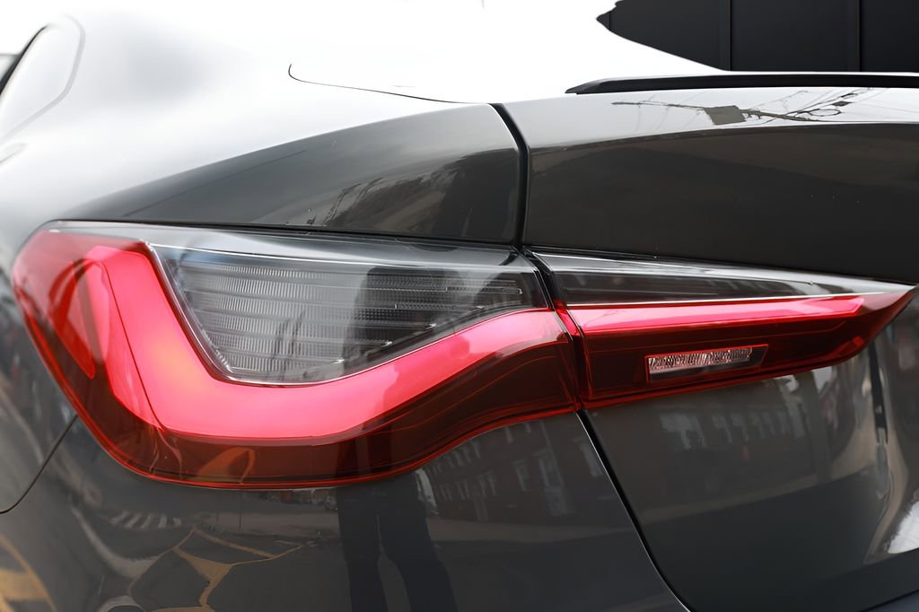 Used 2024 BMW 430i Coupe w/ M Sport Package RWD image 24