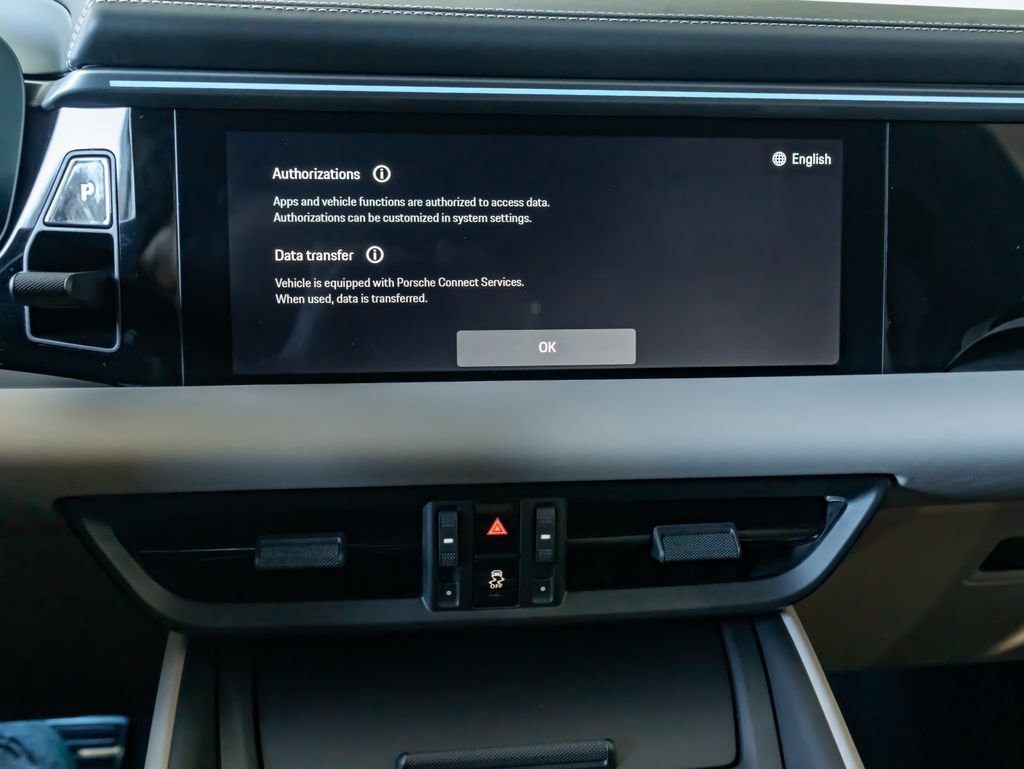 Certified 2025 Porsche Macan 4S Electric AWD/4WD image 20