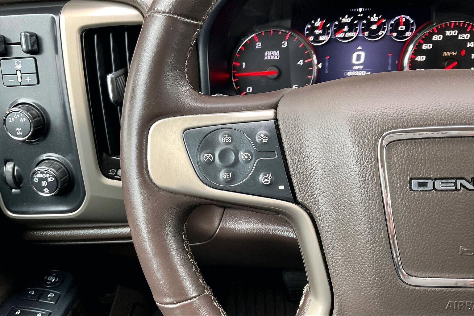 Used 2015 GMC Sierra 2500 Denali image 10