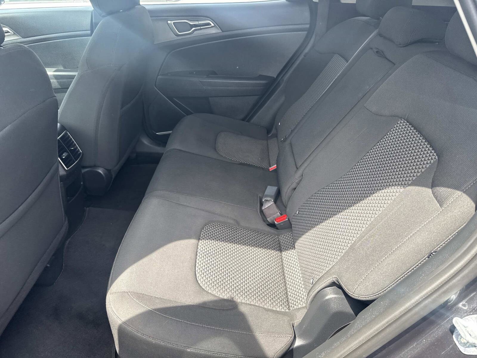Used 2023 Kia Sportage LX AWD/4WD image 15