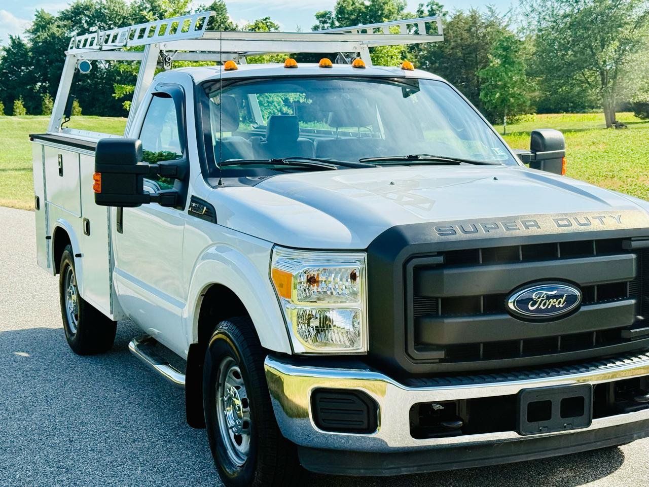 Used 2016 Ford F250 XL w/ Power Equipment Group RWD image 4