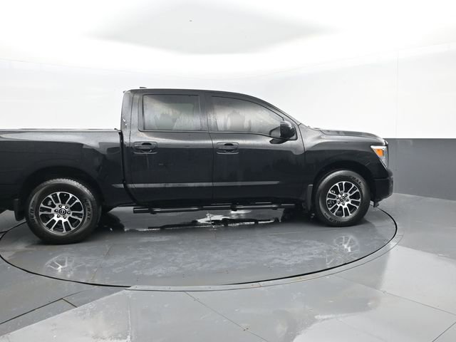 Used 2024 Nissan Titan SV image 4