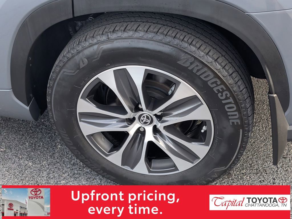 Used 2023 Toyota Highlander XLE FWD image 9