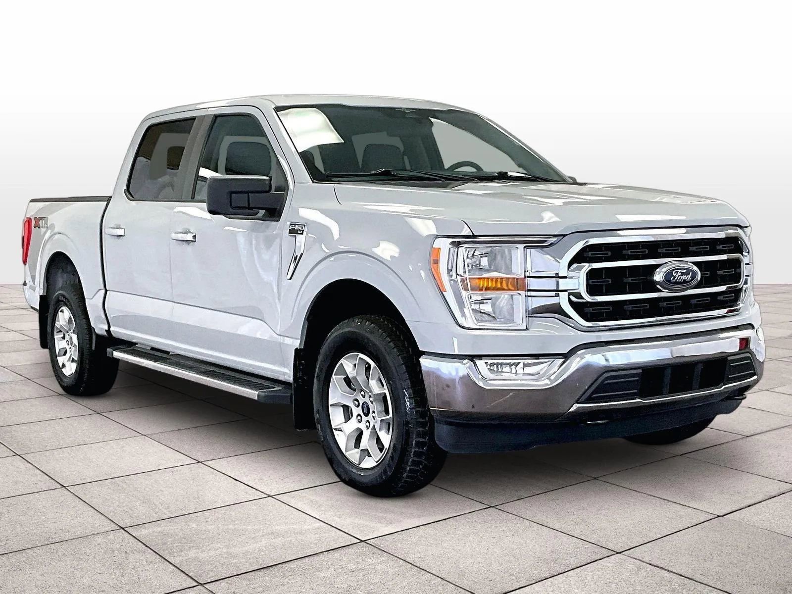 Used 2023 Ford F150 XLT w/ XTR Package image 2