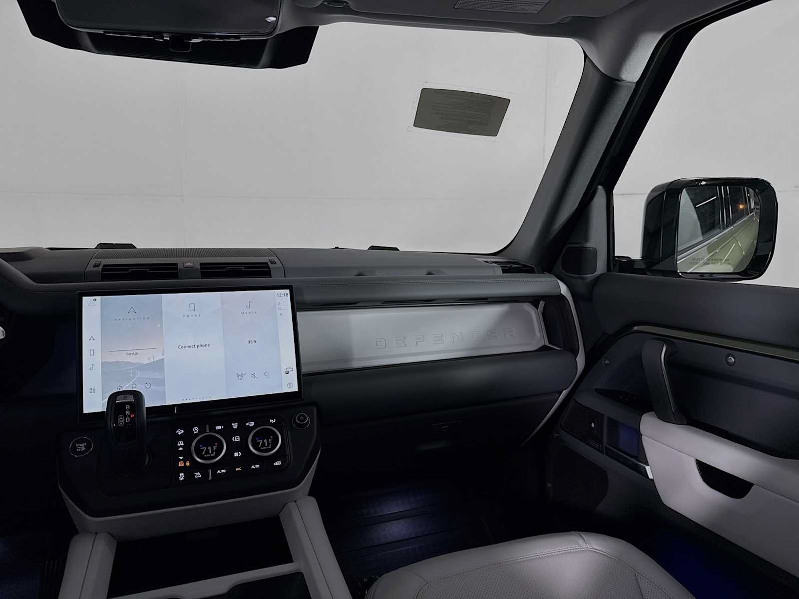New 2026 Land Rover Defender 110 X-Dynamic SE AWD/4WD image 32