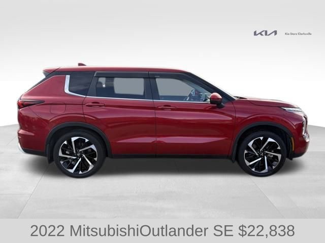 Used 2022 Mitsubishi Outlander SE image 9
