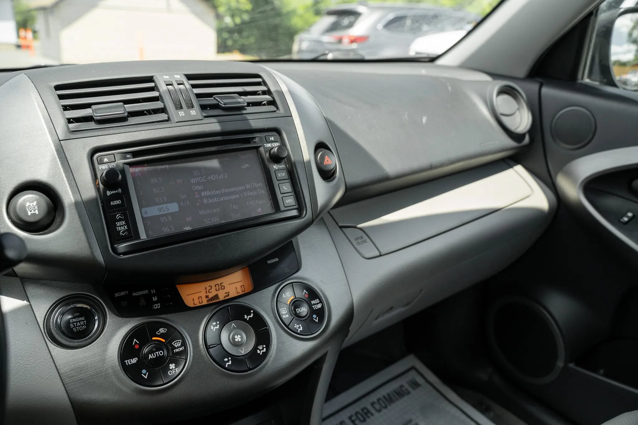 Used 2012 Toyota RAV4 Limited w/ Navigation Value Pkg AWD/4WD image 19