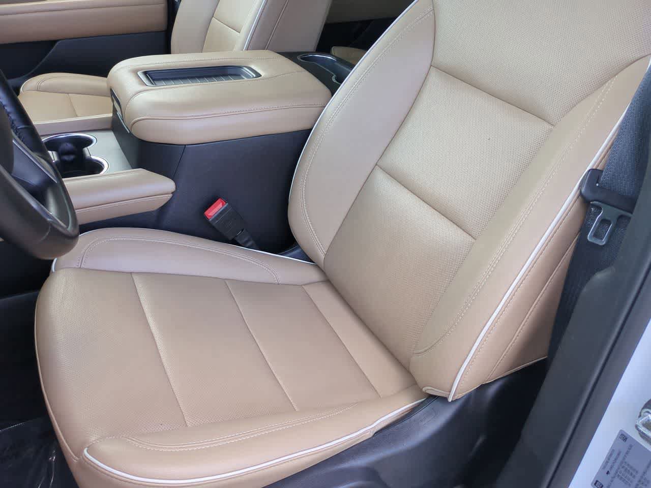 Used 2024 Chevrolet Suburban Premier RWD image 17