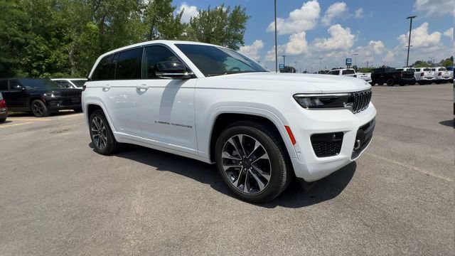 Used 2025 Jeep Grand Cherokee Overland w/ Adv Protech Group III AWD/4WD image 2