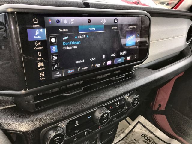 Used 2025 Jeep Gladiator Sport image 16