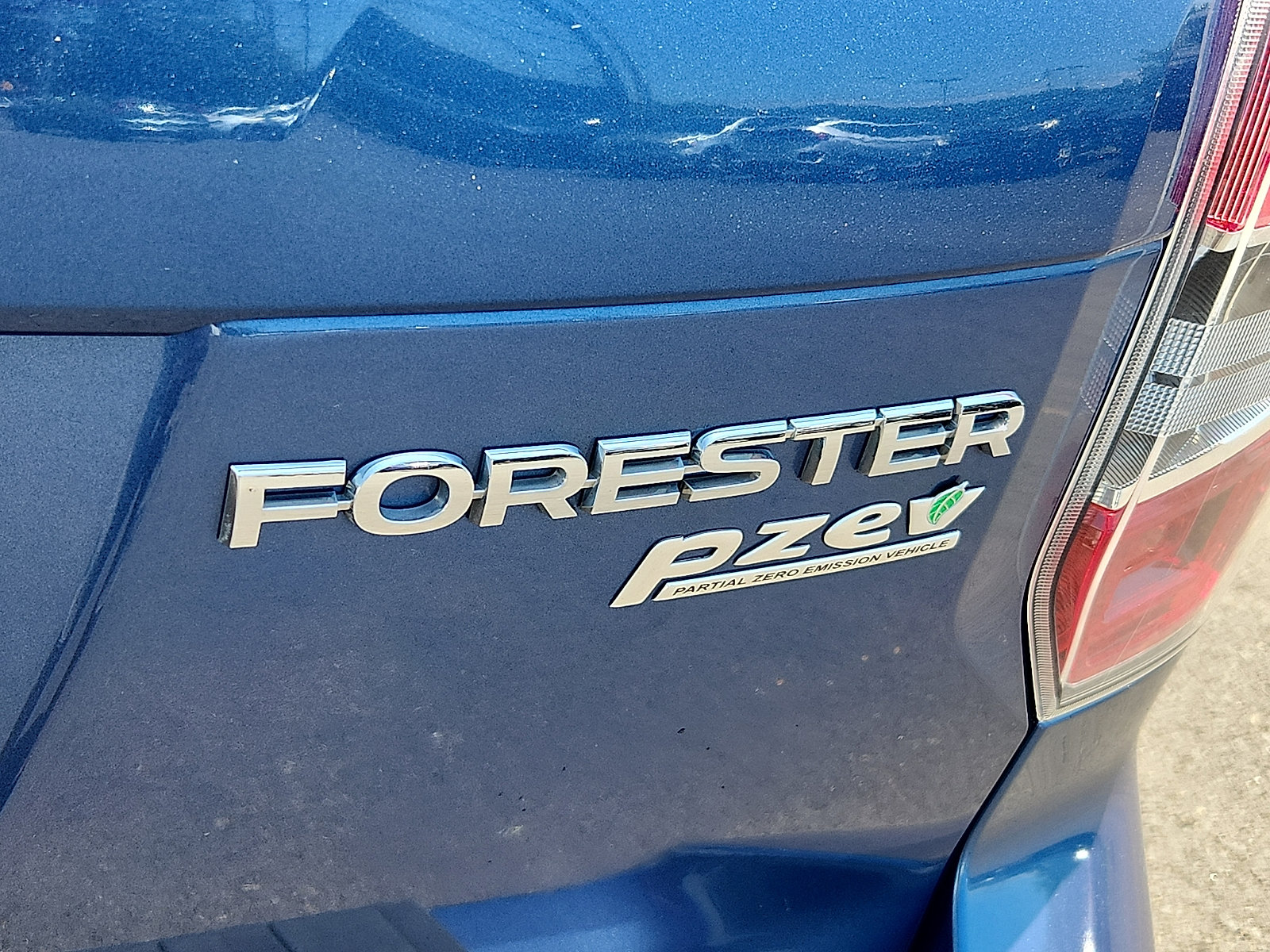 Used 2015 Subaru Forester 2.5i Premium w/ All-Weather Package AWD/4WD image 29
