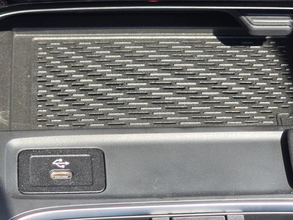 New 2026 Mercedes-Benz GLB 250 4MATIC image 32