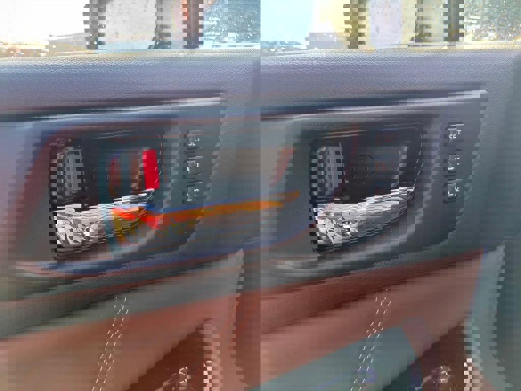 Used 2017 Subaru Outback 3.6R Touring image 10