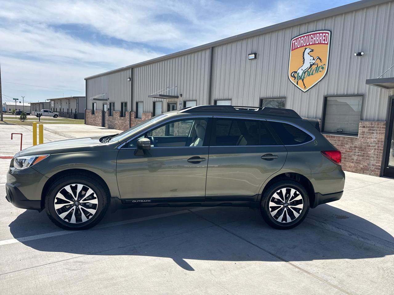 Used 2016 Subaru Outback 2.5i Limited AWD/4WD image 16