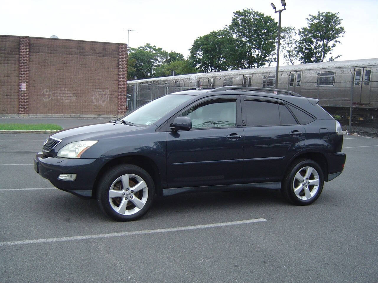 Used 2004 Lexus RX 330 AWD image 2