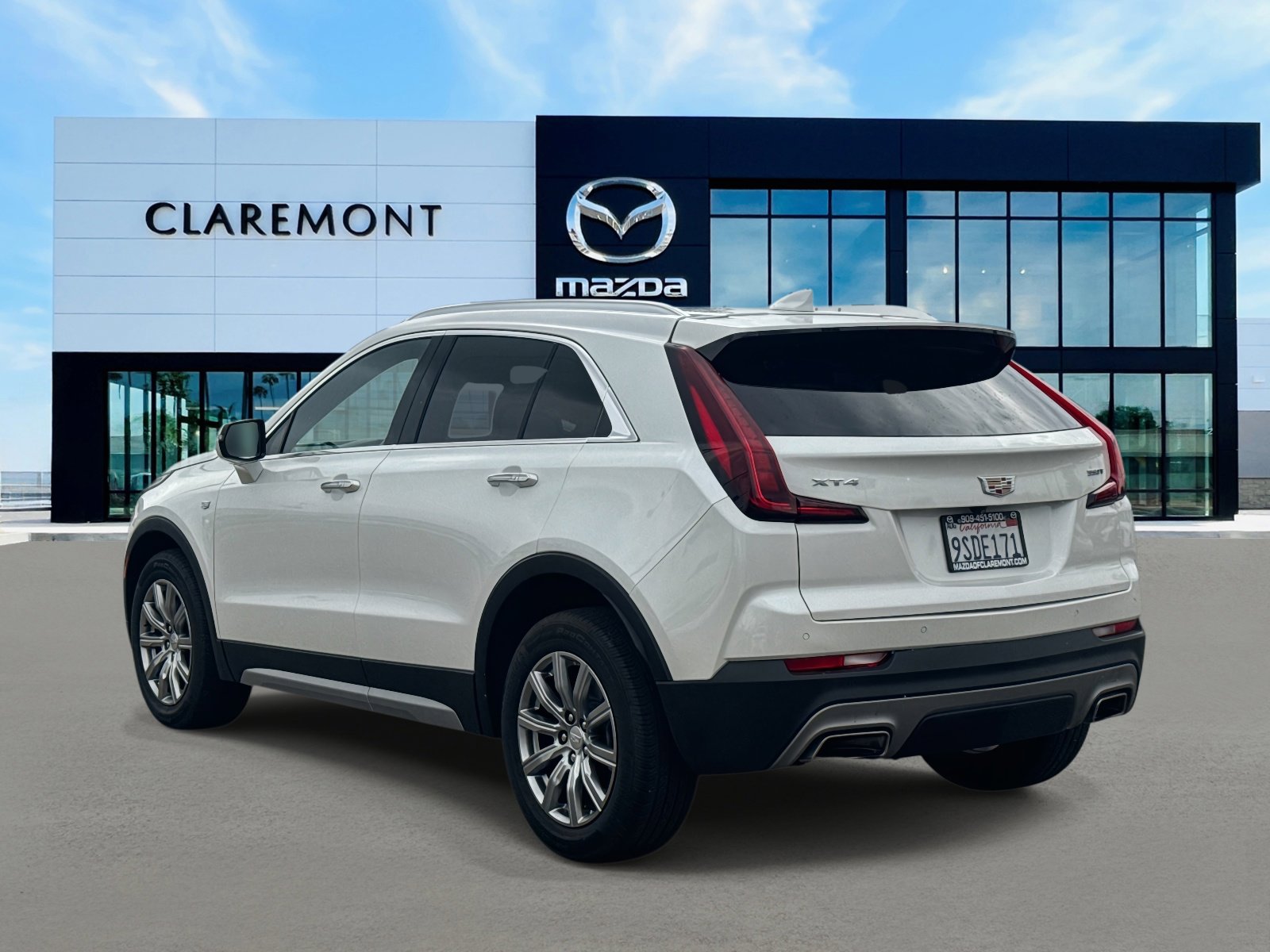 Used 2021 Cadillac XT4 Premium Luxury w/ Cold Weather Package image 6