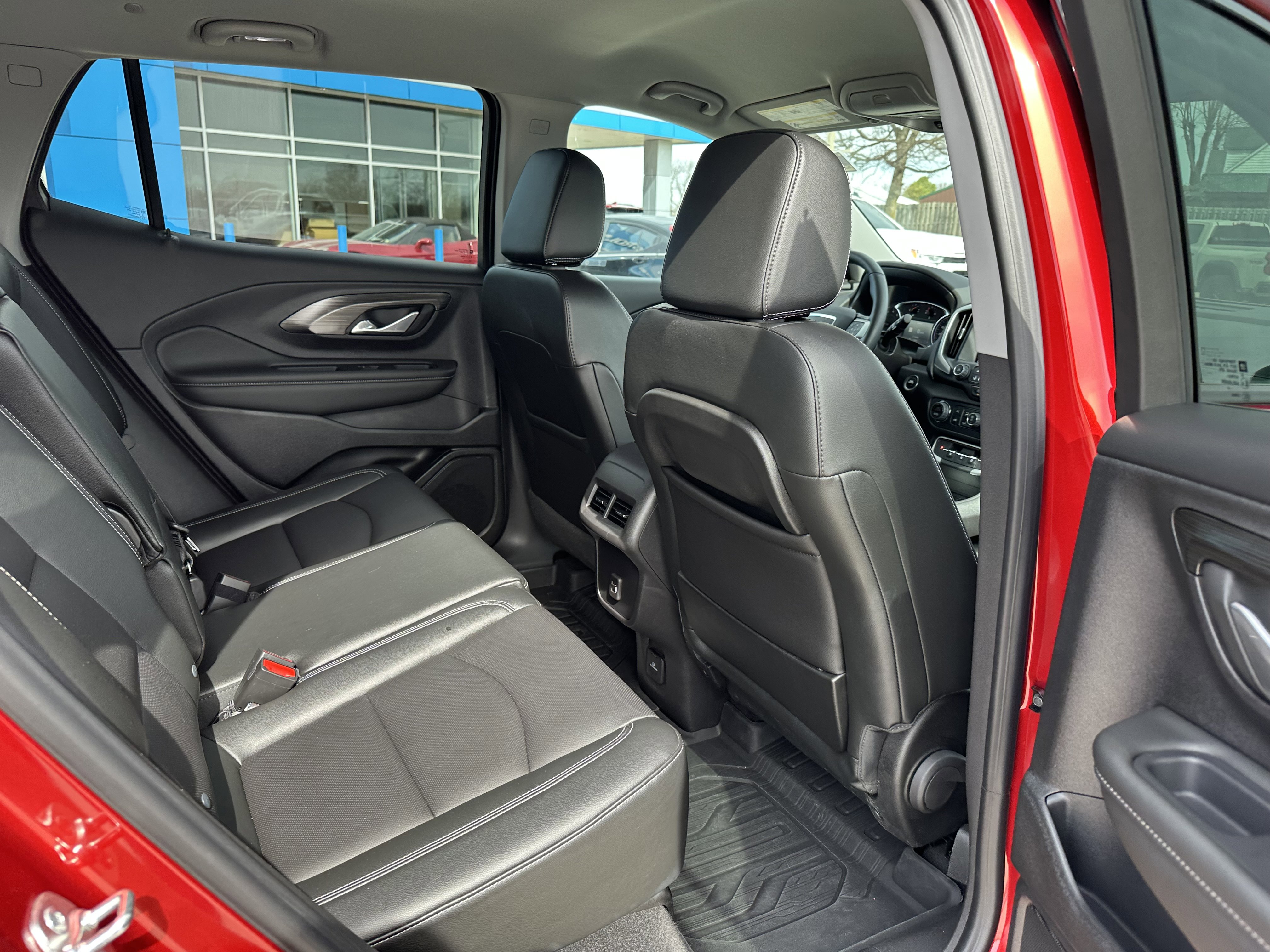 Used 2024 GMC Terrain SLT w/ Infotainment Package II image 32