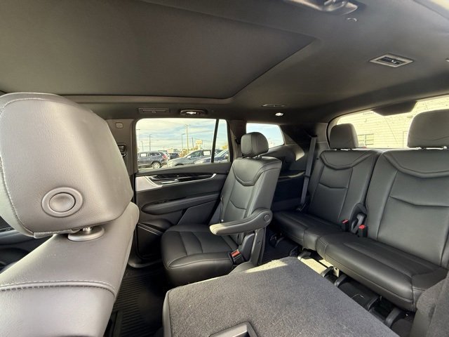 Used 2025 Cadillac XT6 Premium Luxury image 11