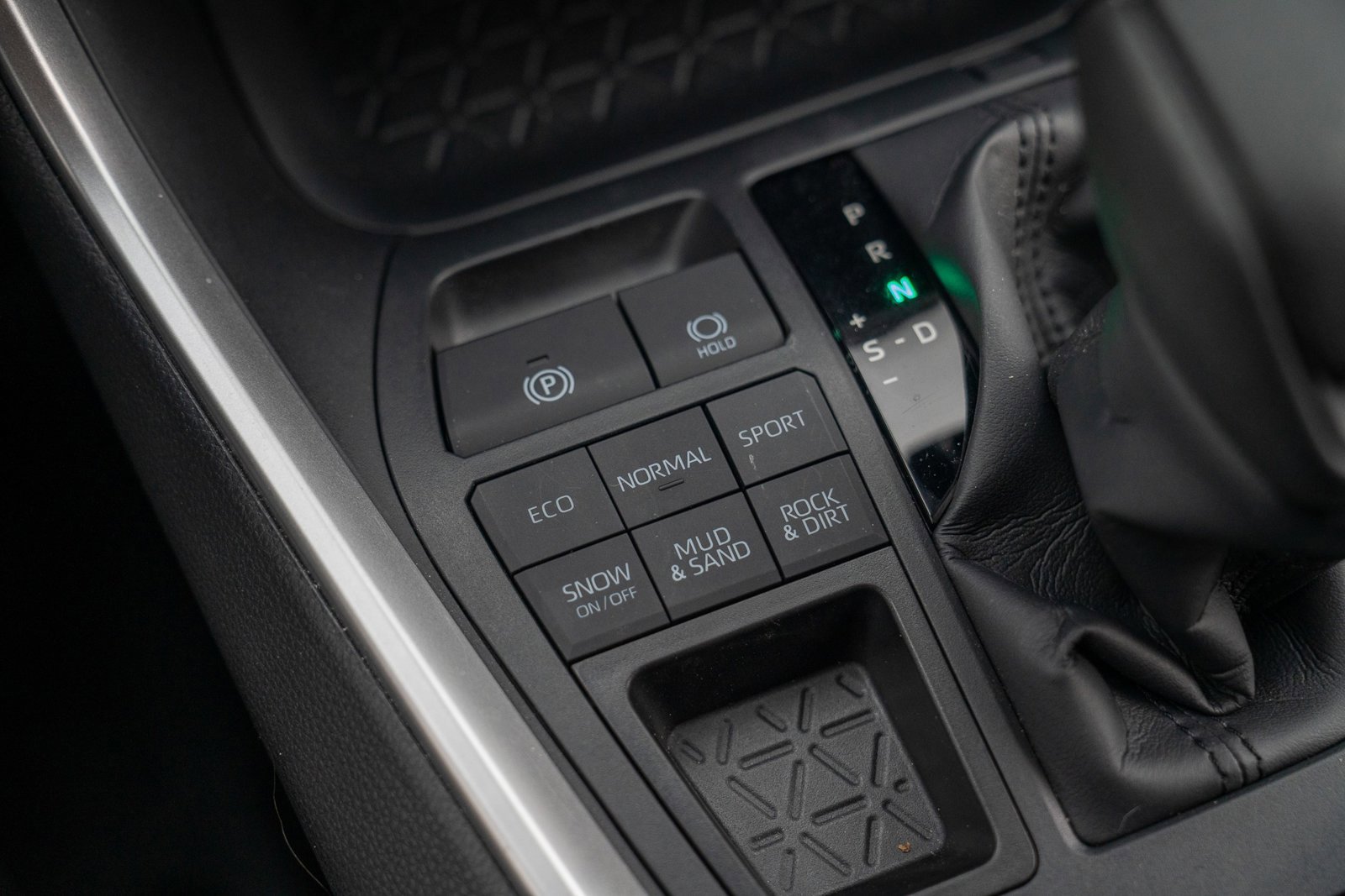 Used 2025 Toyota RAV4 LE image 16