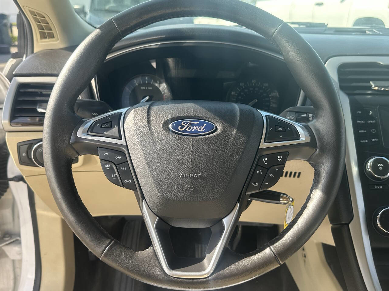 Used 2015 Ford Fusion SE w/ Equipment Group 202A image 8