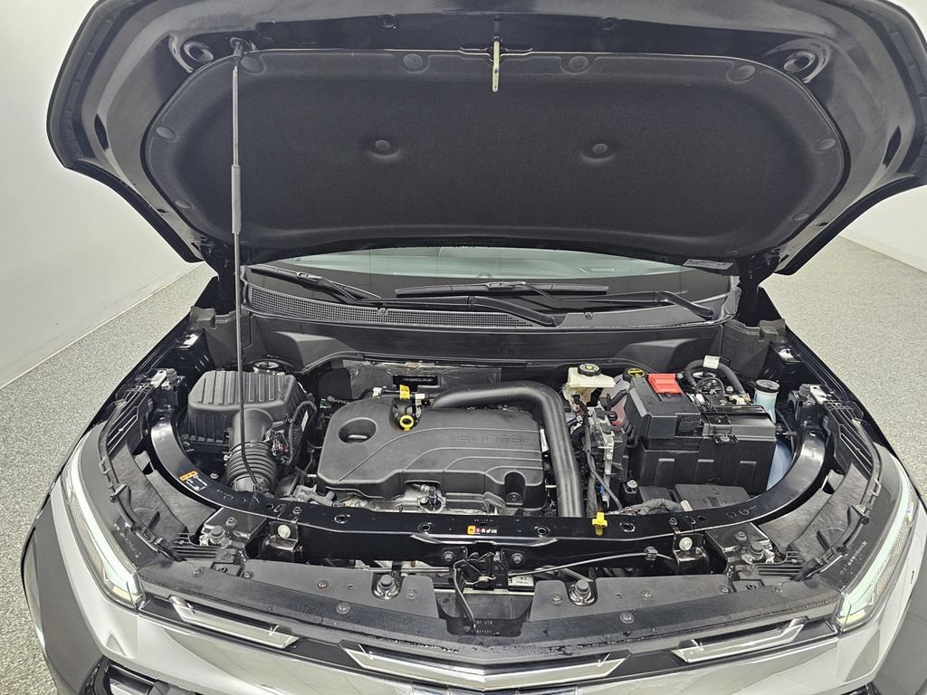 Used 2025 Chevrolet Equinox LT w/ Safety and Technology Package FWD image 10