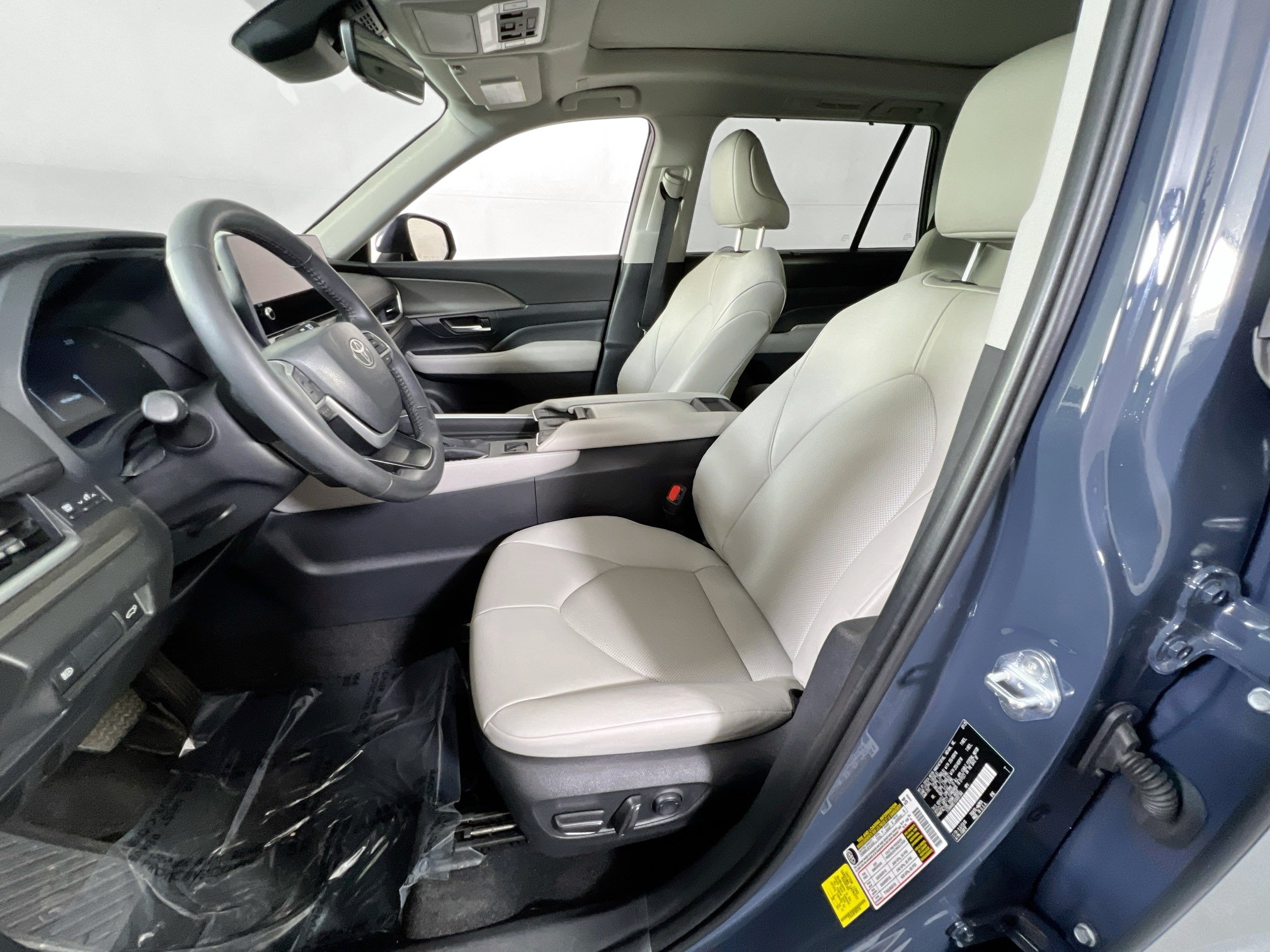 Used 2025 Toyota Grand Highlander AWD image 21