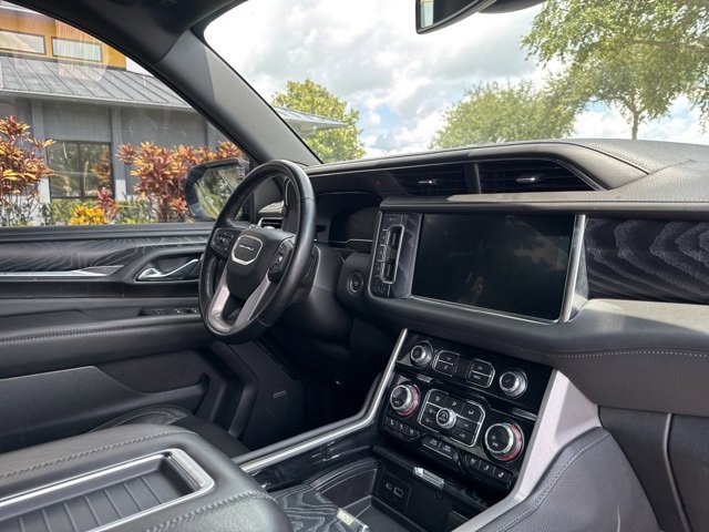 Used 2023 GMC Yukon XL Denali image 12