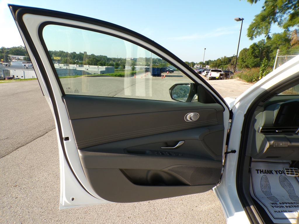 Certified 2025 Hyundai Elantra Sport FWD image 20