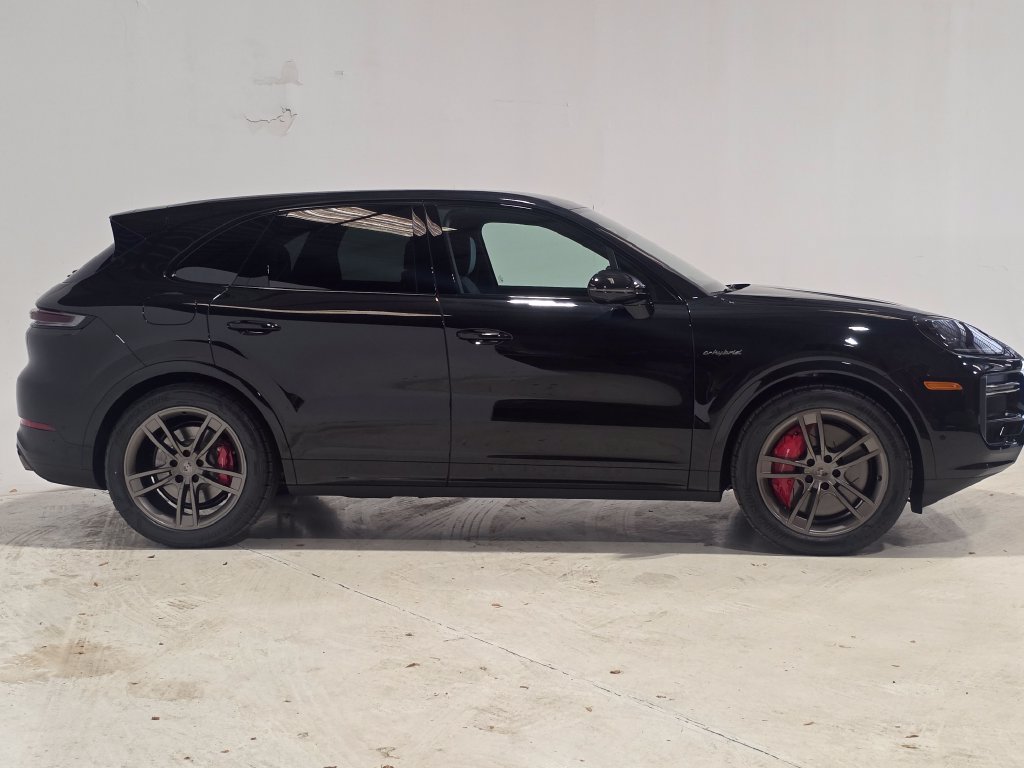 New 2026 Porsche Cayenne Turbo AWD/4WD image 9