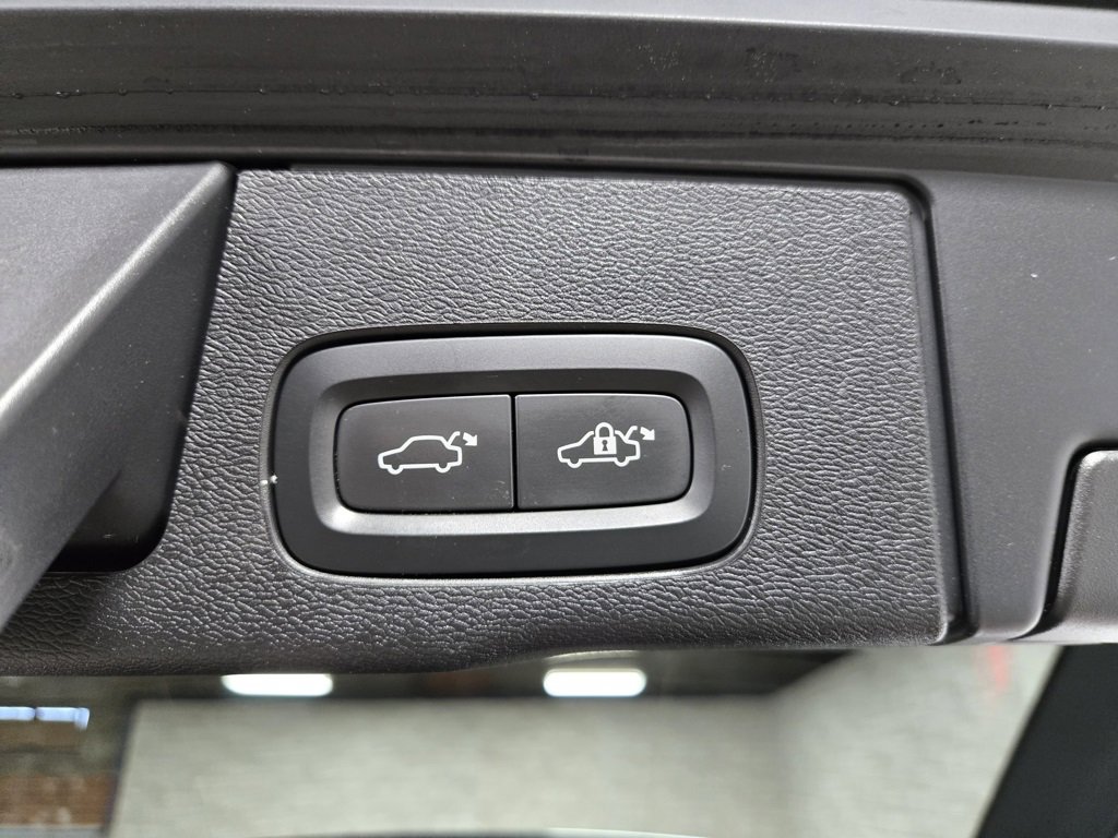 Used 2022 Volvo XC60 B5 Inscription w/ Advanced Package image 46