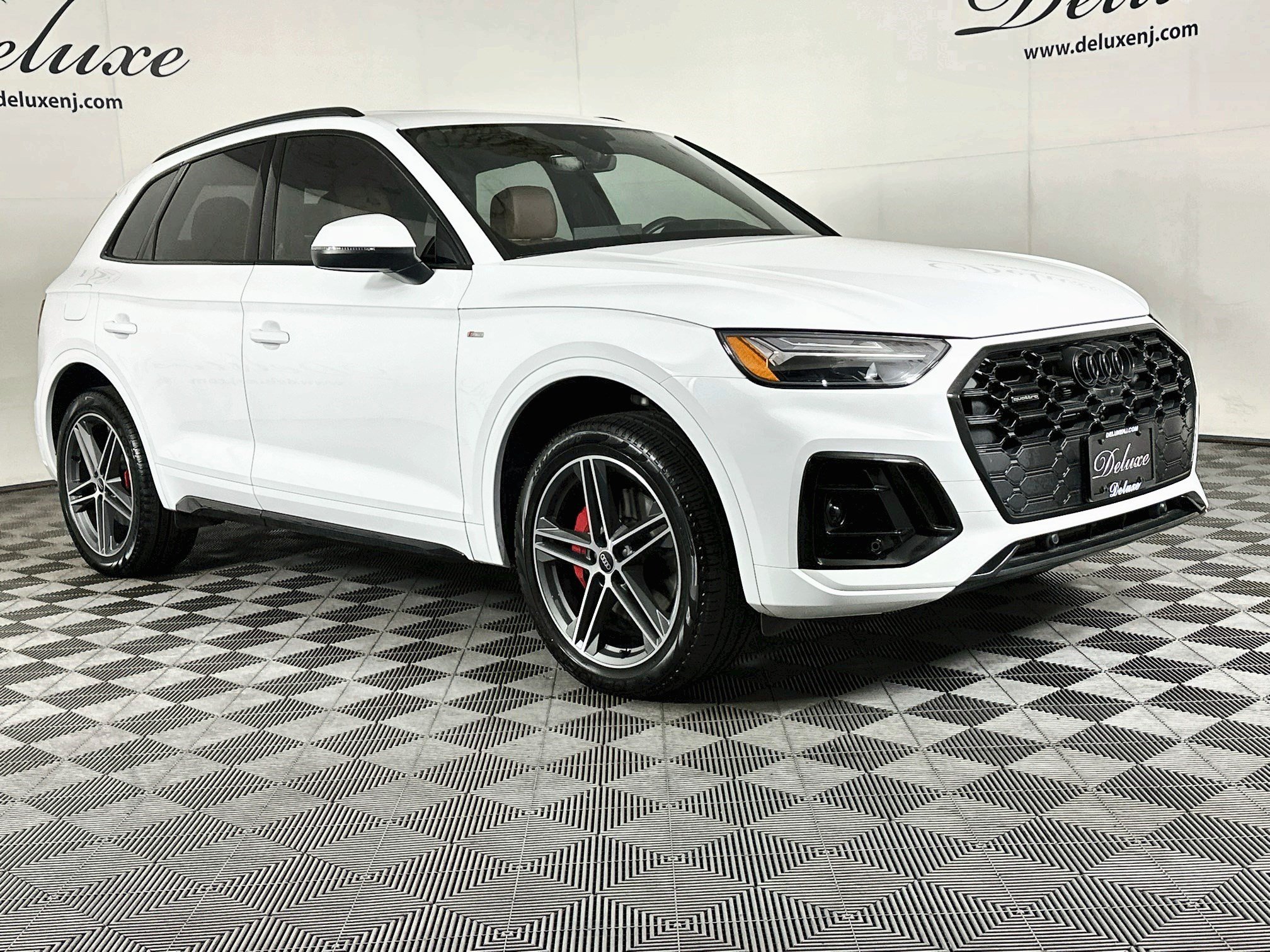 Used 2025 Audi Q5 e Premium Plus w/ Premium Plus Package AWD/4WD image 1