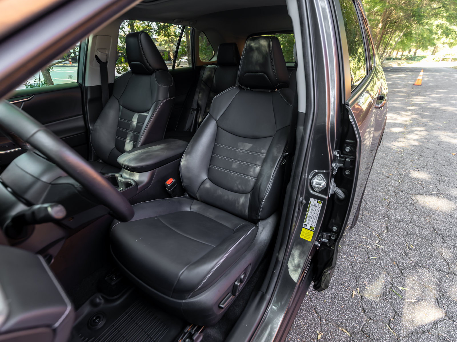 Used 2023 Toyota RAV4 XLE Premium FWD image 14