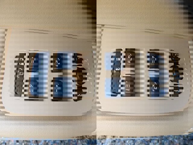 Certified 2023 Volvo XC60 B5 Ultimate w/ Climate Package image 11