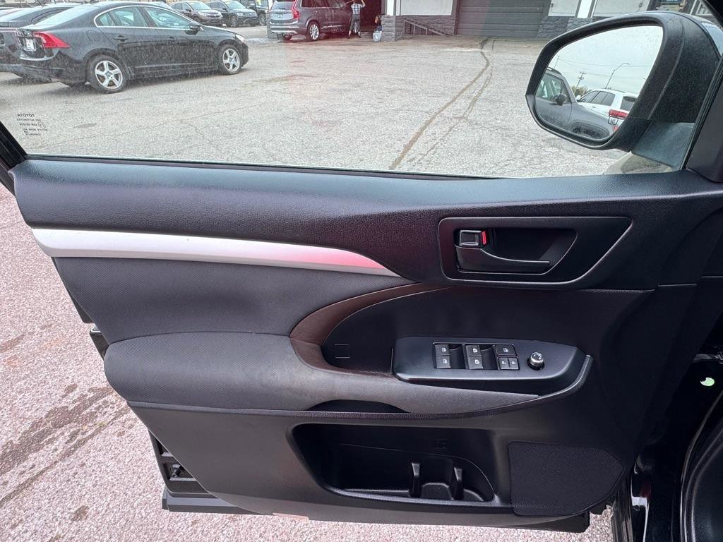 Used 2019 Toyota Highlander LE FWD image 22