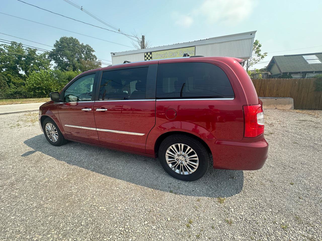 Used 2011 Chrysler Town & Country Limited FWD image 3