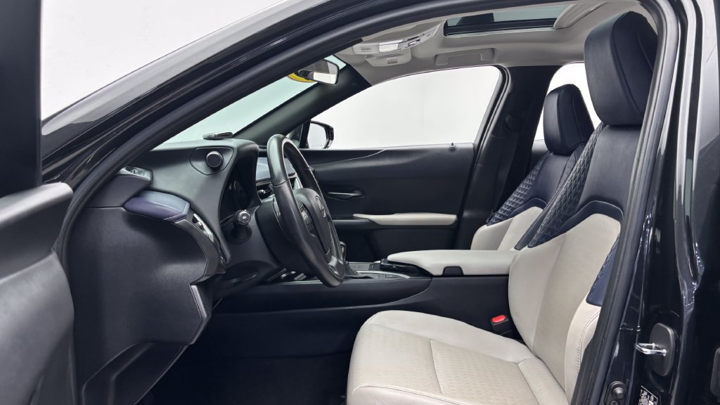 Used 2019 Lexus UX 200 w/ Accessory Package FWD image 11
