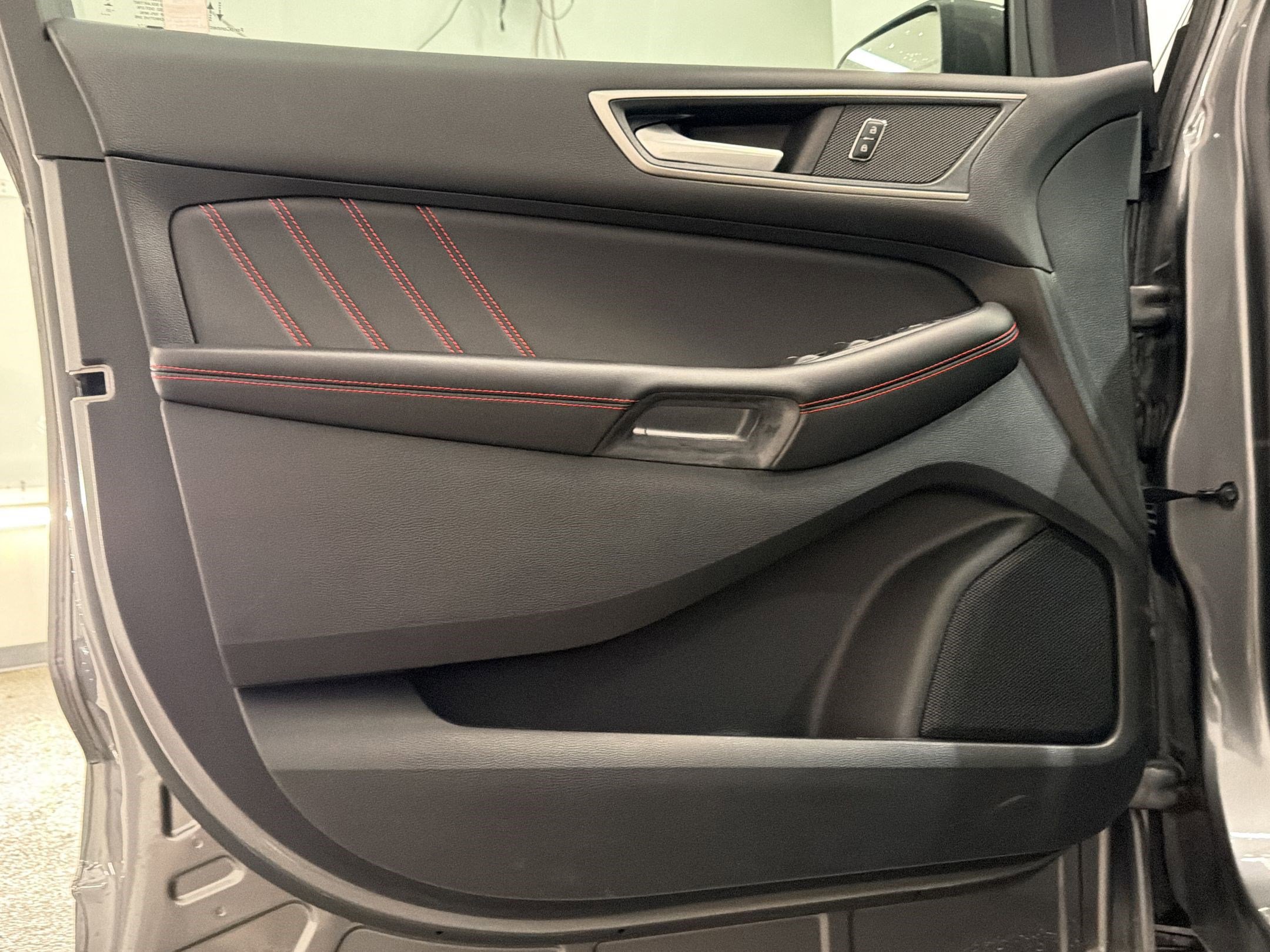 Used 2024 Ford Edge ST-Line image 12