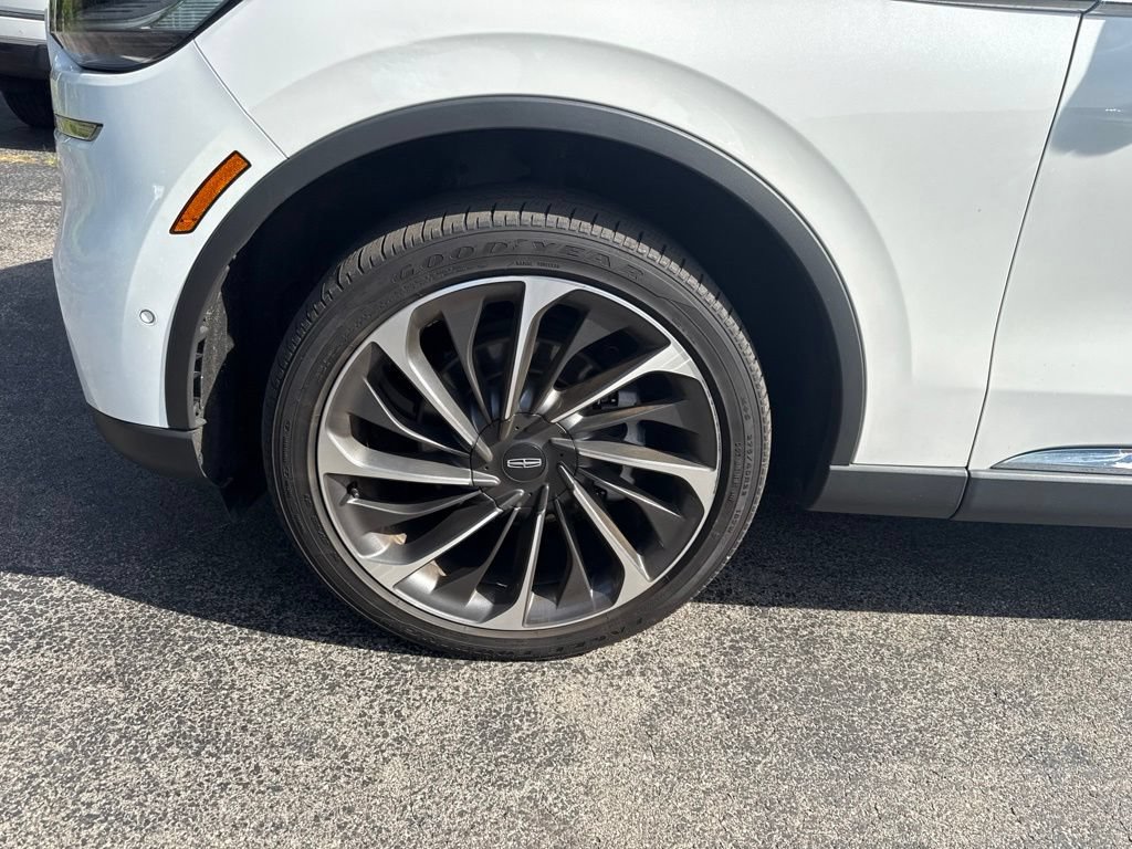 Used 2022 Lincoln Aviator Reserve w/ Equipment Group 201A AWD/4WD image 11