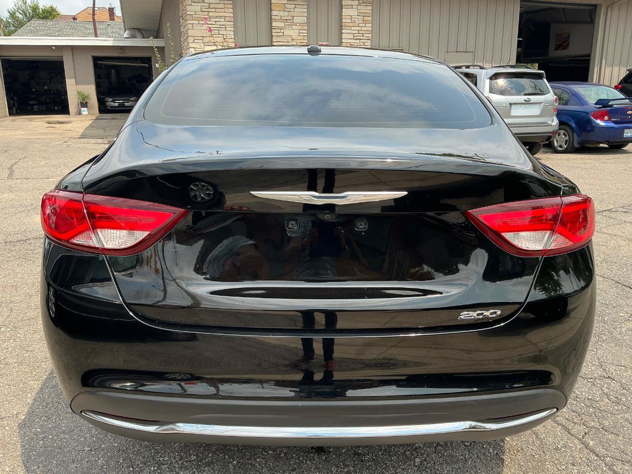 Used 2015 Chrysler 200 Limited w/ Convenience Group FWD image 5