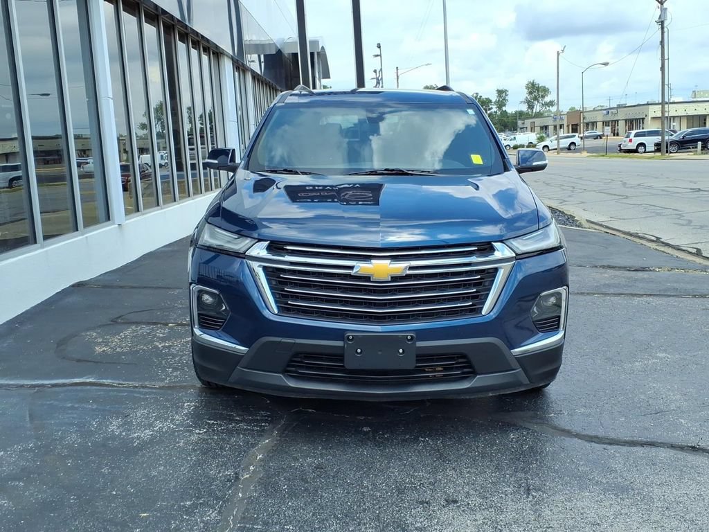 Used 2023 Chevrolet Traverse LT FWD image 2