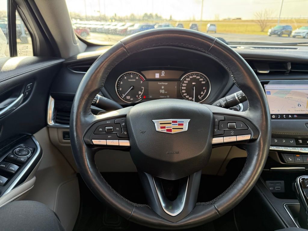 Used 2022 Cadillac XT4 Premium Luxury image 9