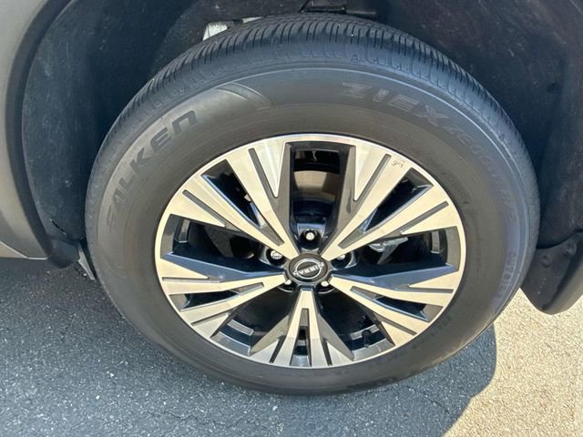 Certified 2023 Nissan Rogue SV image 30