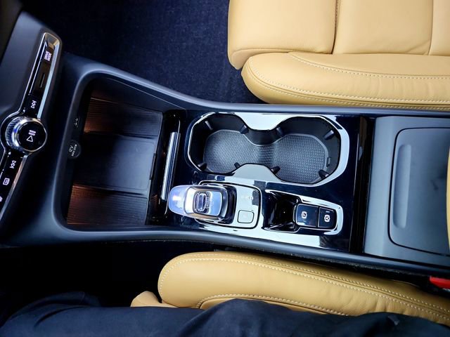 Certified 2022 Volvo XC40 T5 Inscription w/ Advanced Package AWD/4WD image 26