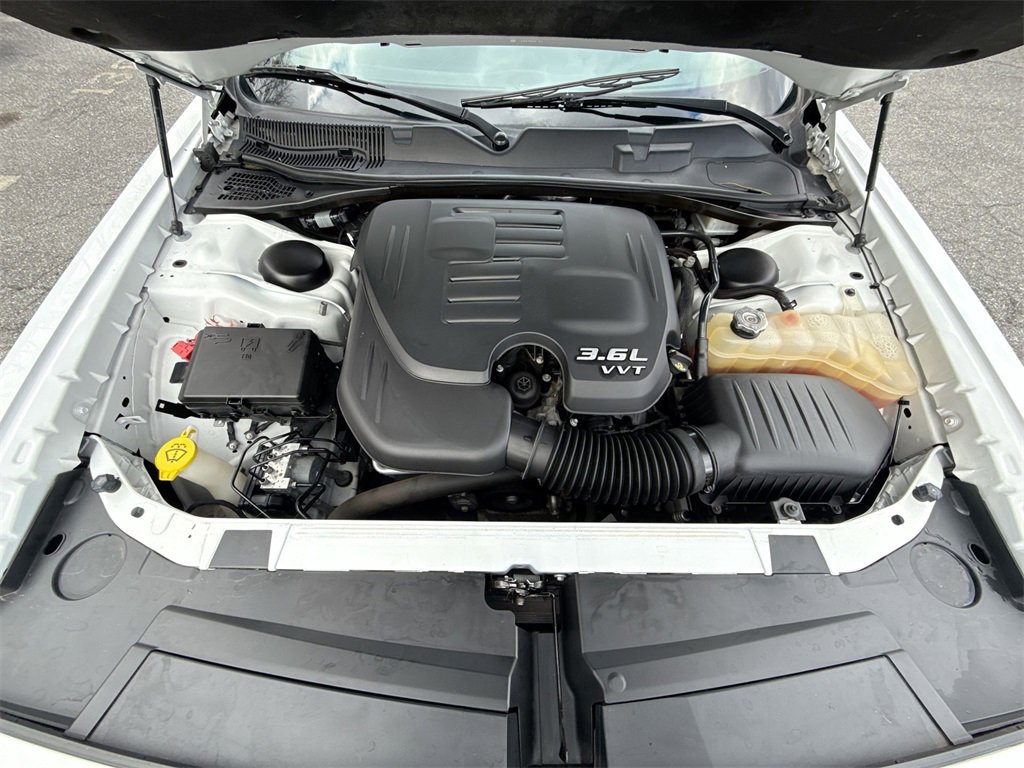 Used 2019 Dodge Challenger SXT image 17