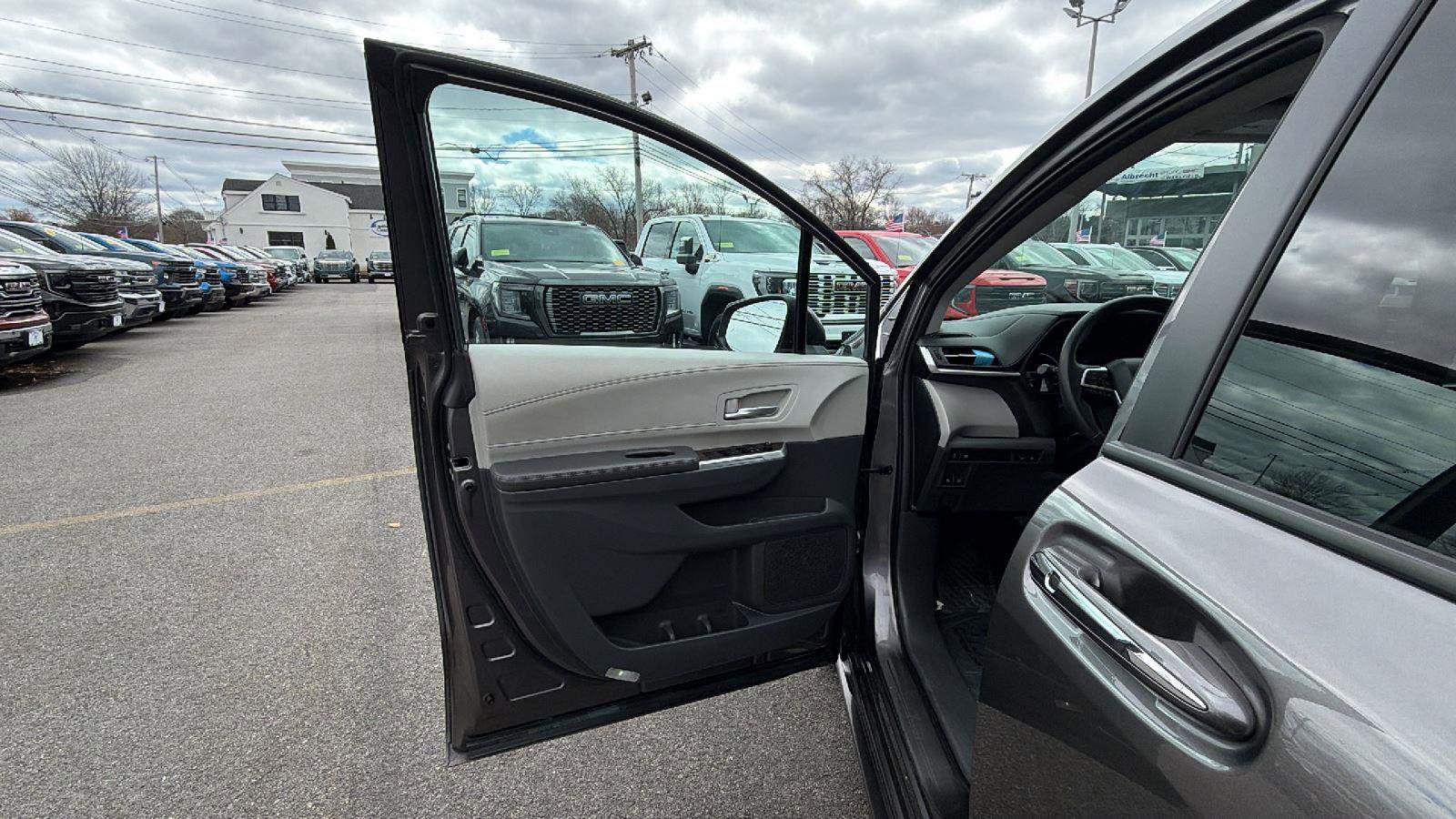 Used 2024 Toyota Sienna XLE w/ XLE Plus Package image 14