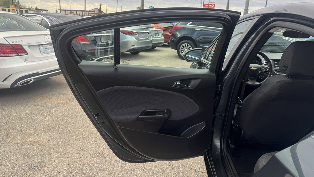 Used 2018 Chevrolet Cruze LT w/ LT Convenience Package FWD image 19