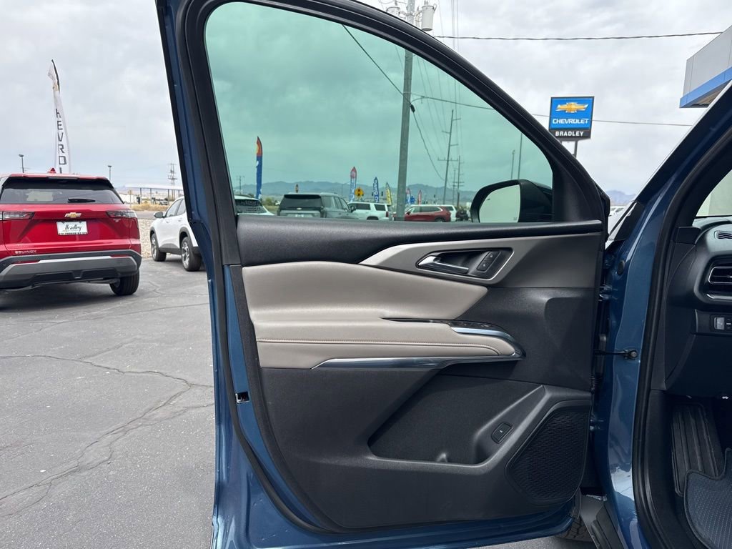 New 2026 Chevrolet Traverse LT w/ Sun and Wheel Package FWD image 14
