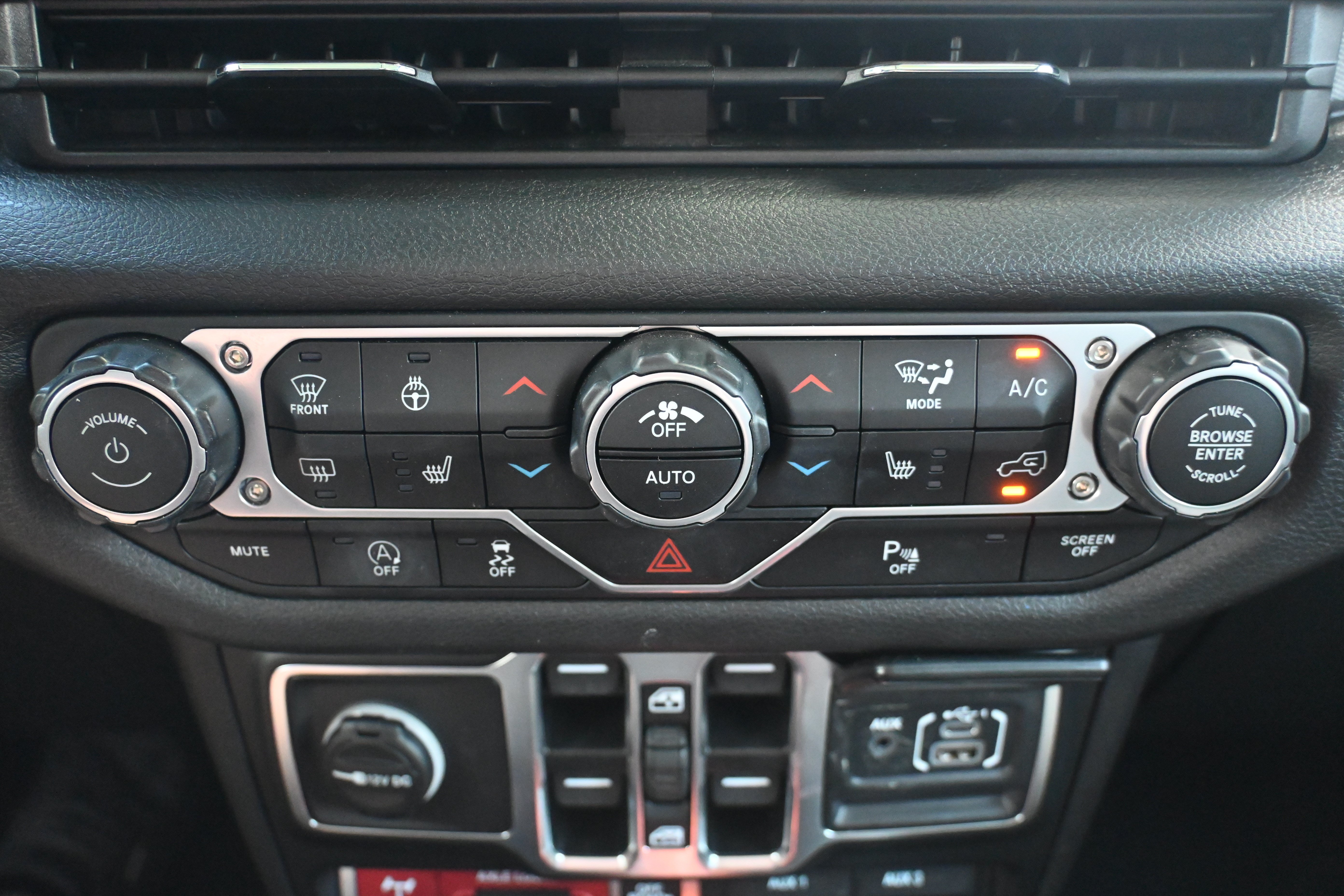 Used 2025 Jeep Wrangler Unlimited Sport AWD/4WD image 27