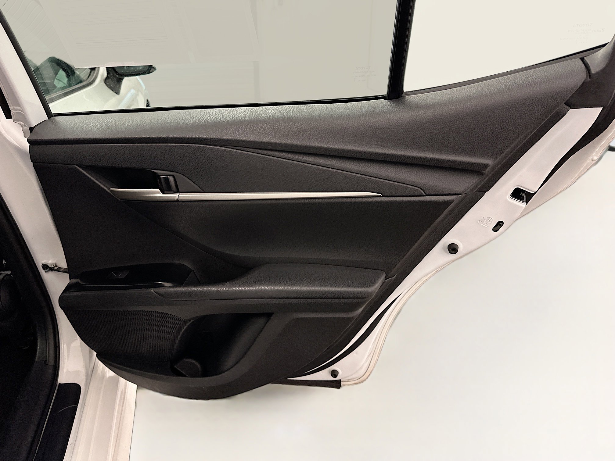 Used 2025 Toyota Camry SE image 31